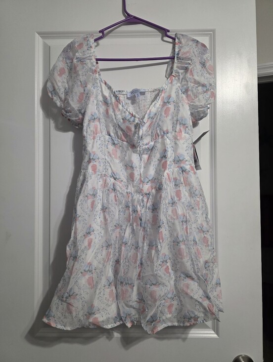 Celebrity Pink Dresses & Skirts - Celebrity Pink White Floral Mini Dress